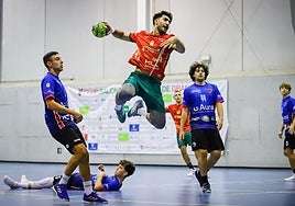 Lanazamiento del MLG Ciudad de Granada de balonmano.