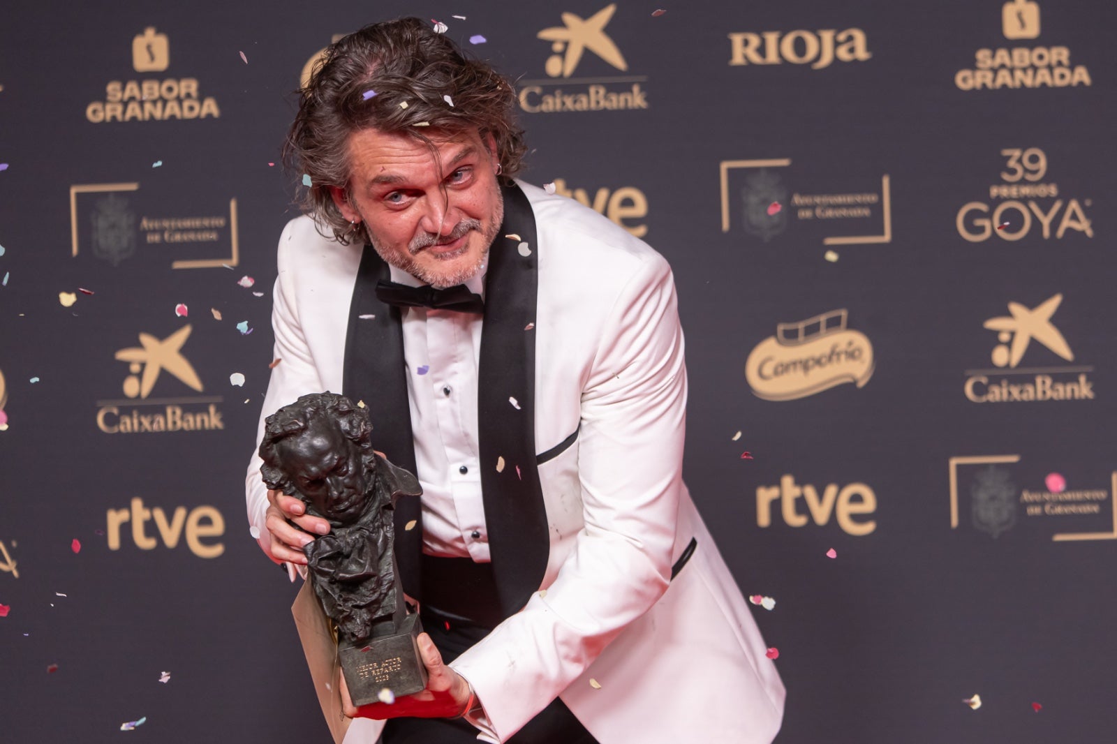 La imágenes más simpáticas de los premiados en el photocall de los Goya