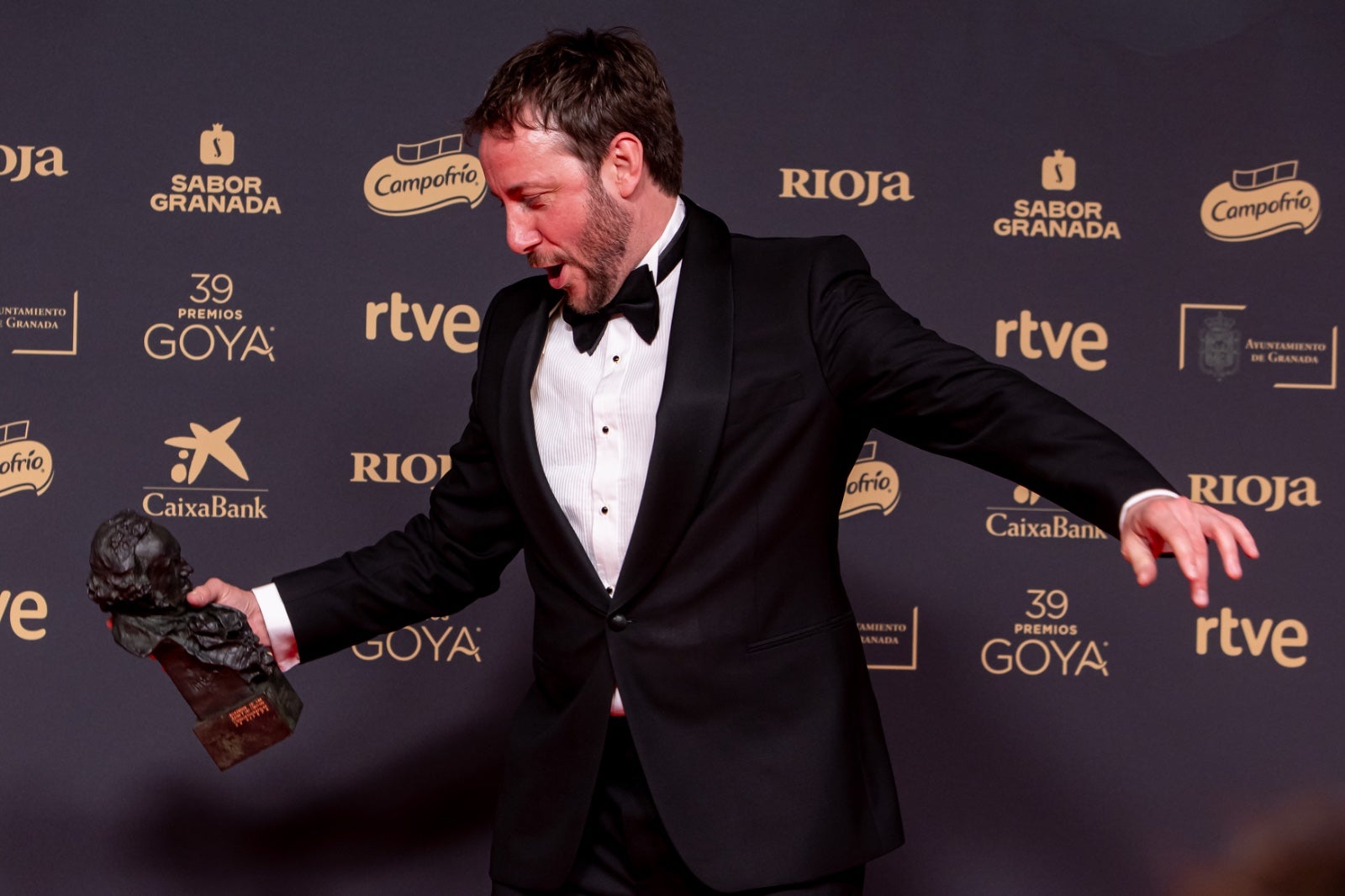 La imágenes más simpáticas de los premiados en el photocall de los Goya