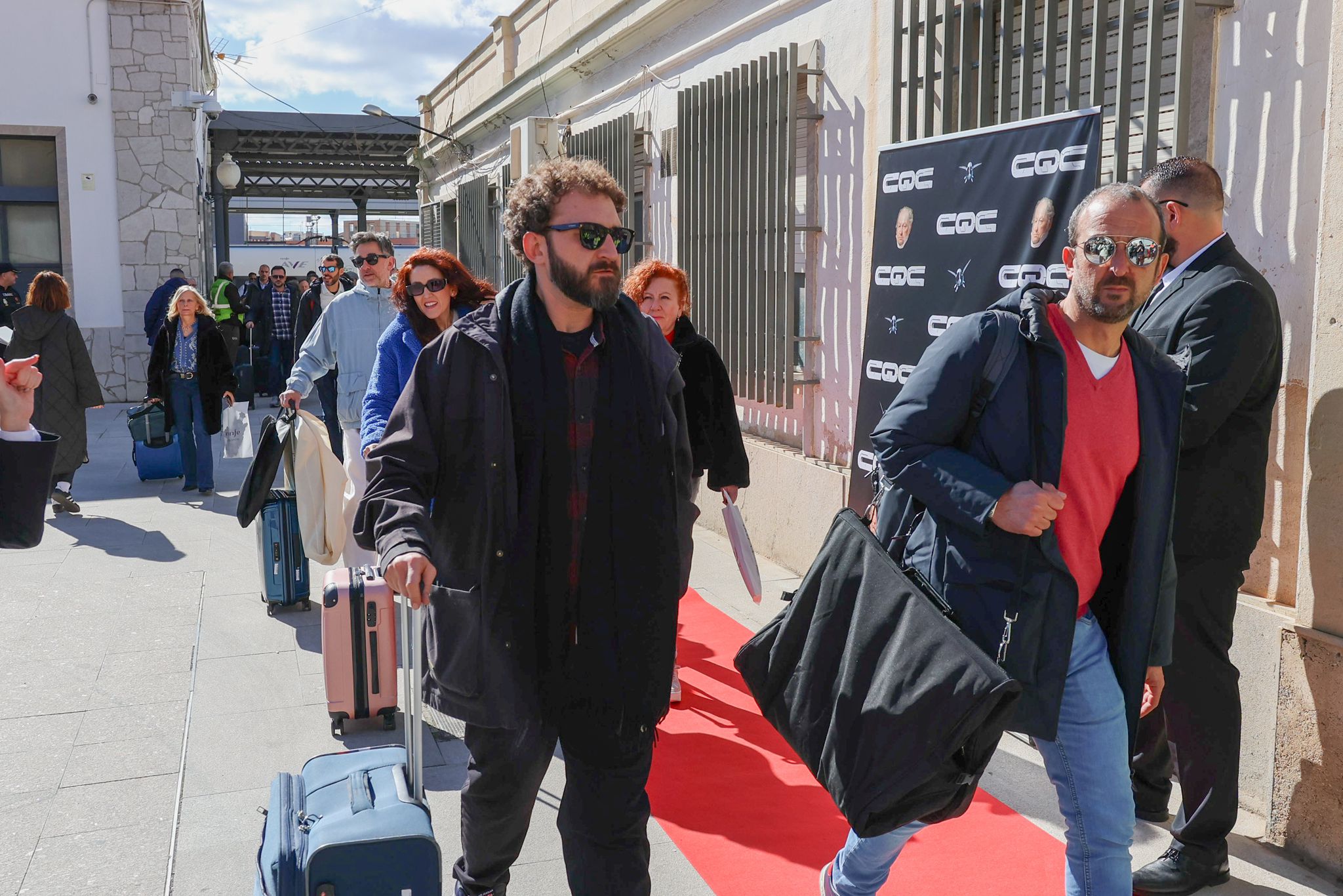 Así ha sido la llegada masiva de famosos a Granada por tierra y aire