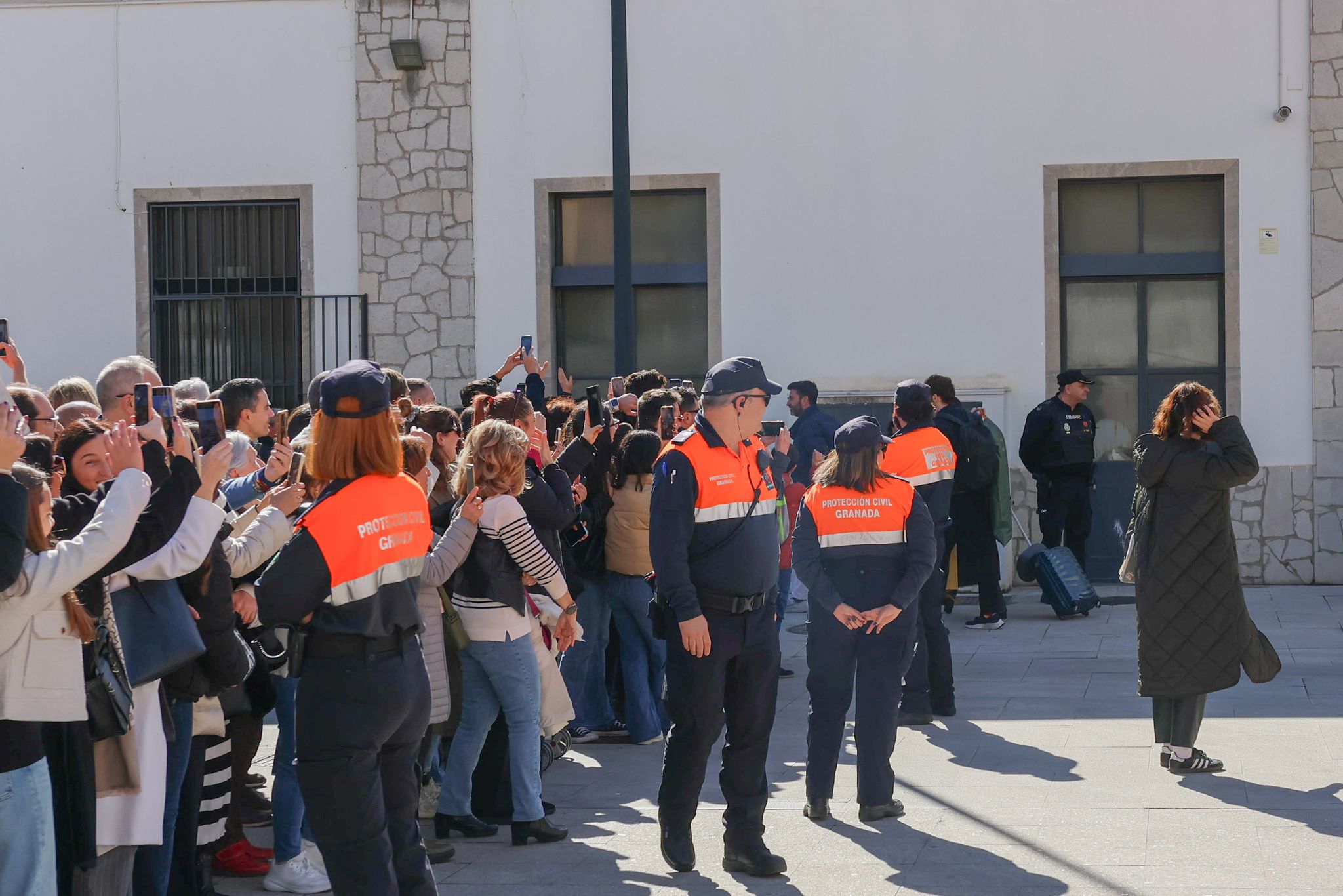 Así ha sido la llegada masiva de famosos a Granada por tierra y aire