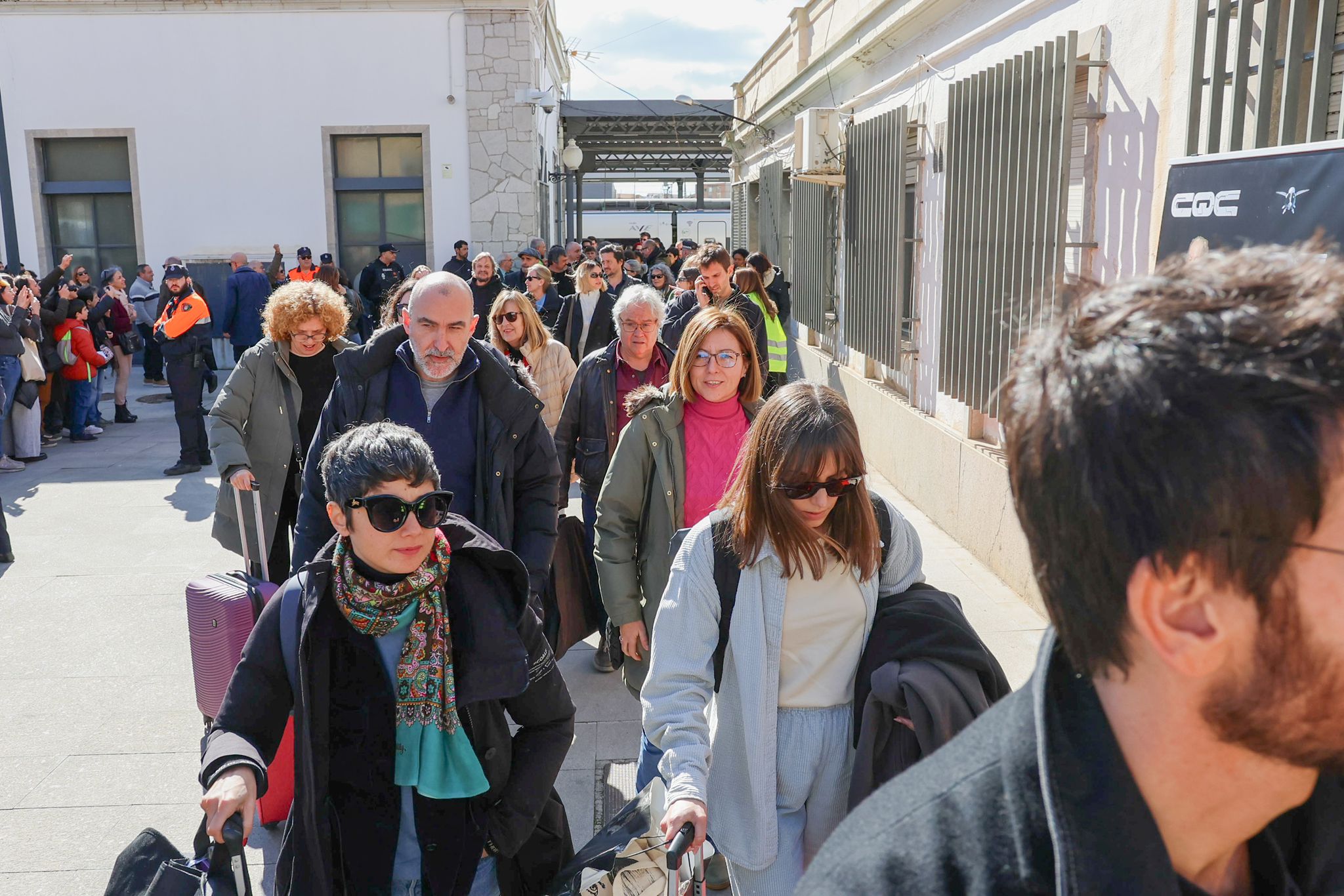 Así ha sido la llegada masiva de famosos a Granada por tierra y aire