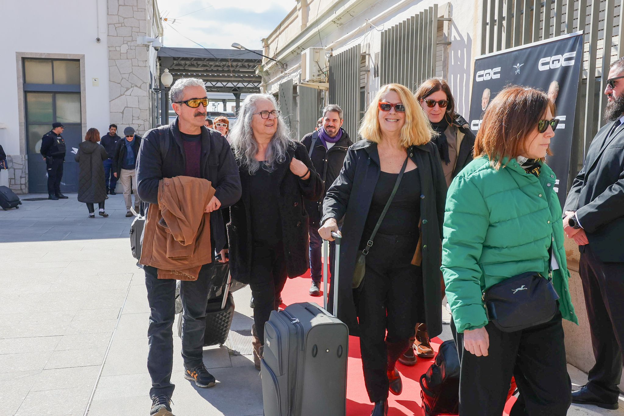 Así ha sido la llegada masiva de famosos a Granada por tierra y aire