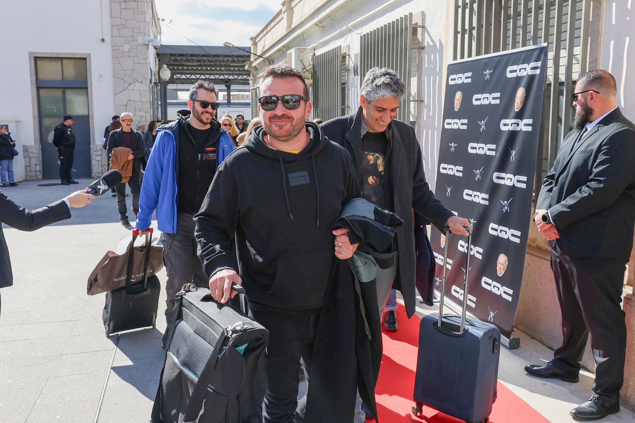 Así ha sido la llegada masiva de famosos a Granada por tierra y aire