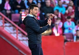 Alessio Lisci reordena a su equipo con Los Cármenes.