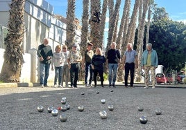 Los noruegos jugando a la petanca en Almuñécar.