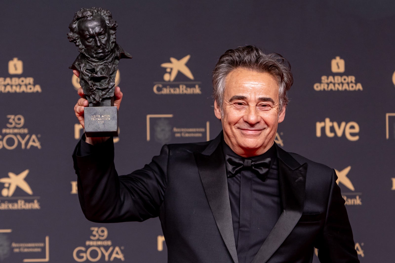 La imágenes más simpáticas de los premiados en el photocall de los Goya
