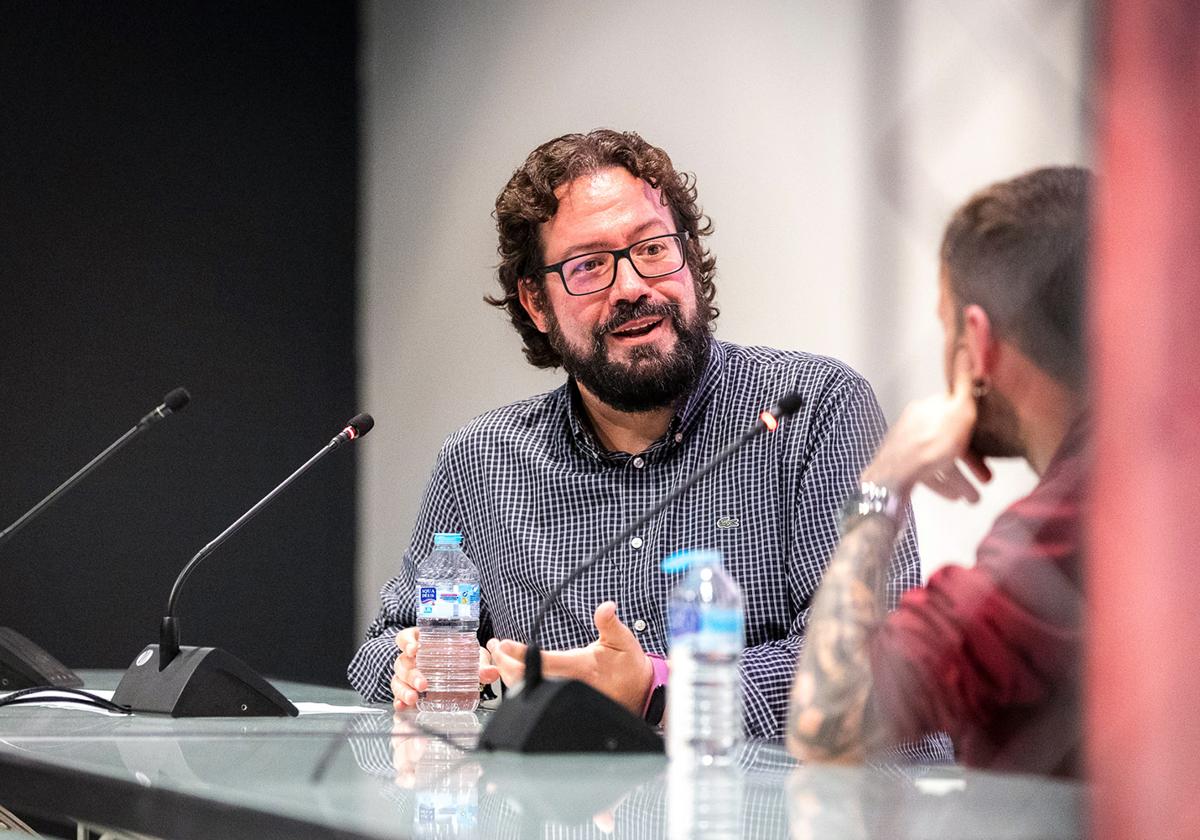 El periodista Javier M. Alcaraz publica su segundo libro, una apasionada biografía sobre los rockeros Platero y Tú