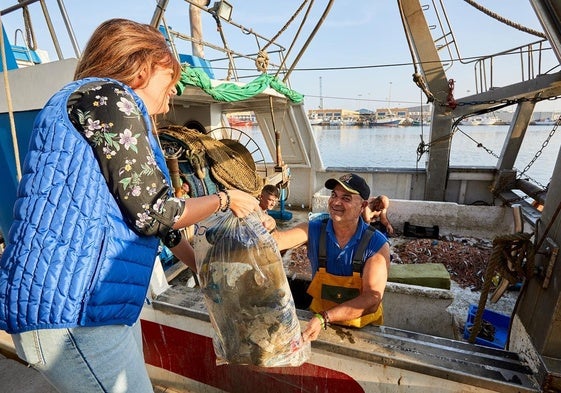 Un prototipo transformará en biodiésel el plástico sacado del mar por los pescadores