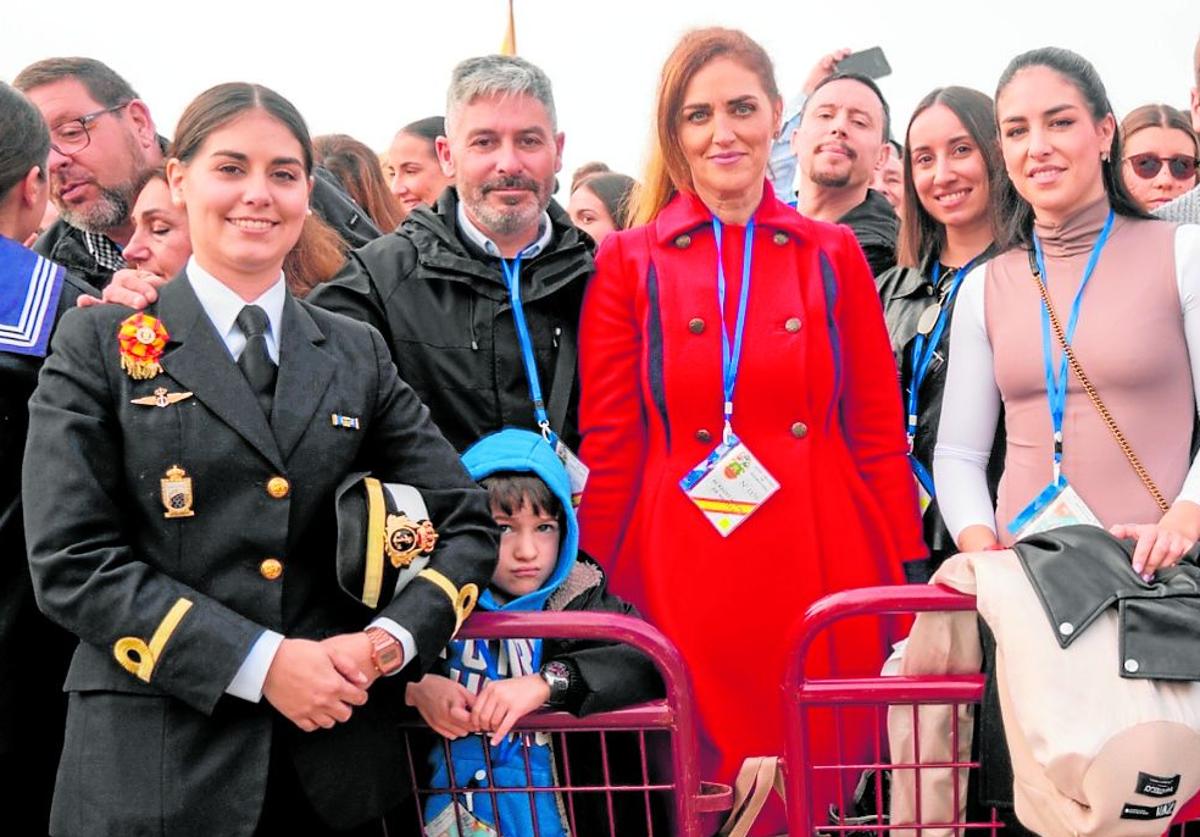 Sheila Pachón, a la izquierda, junto a su familia.