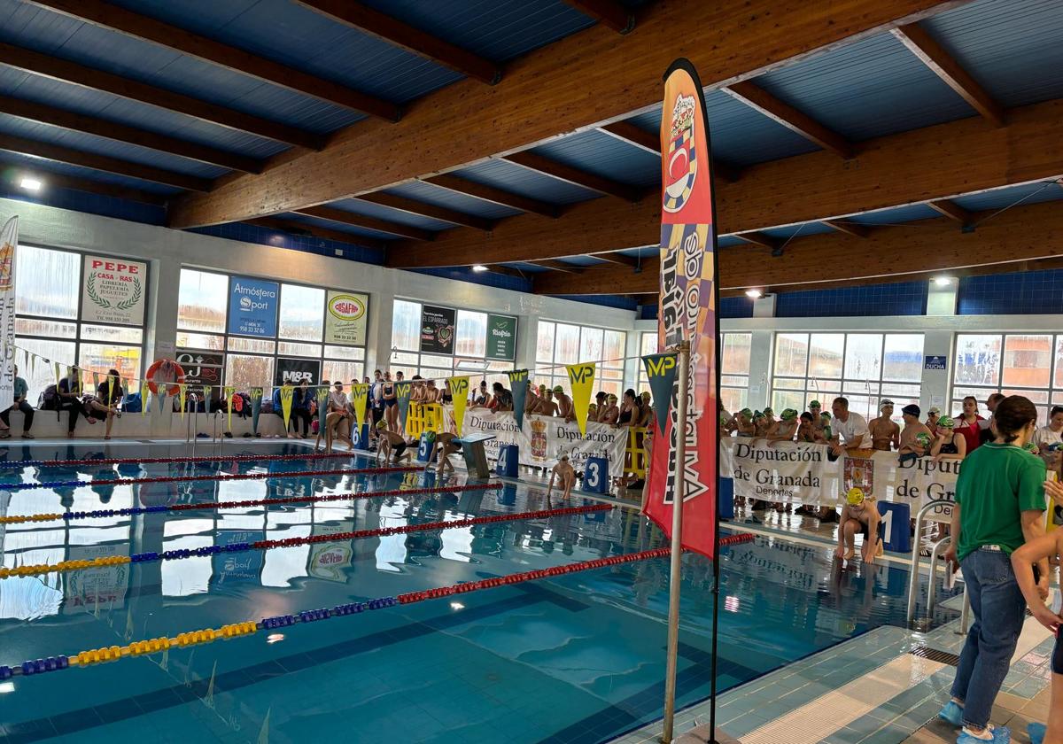 Huétor tájar celebra una jornada amateur con 200 nadadores | ideal