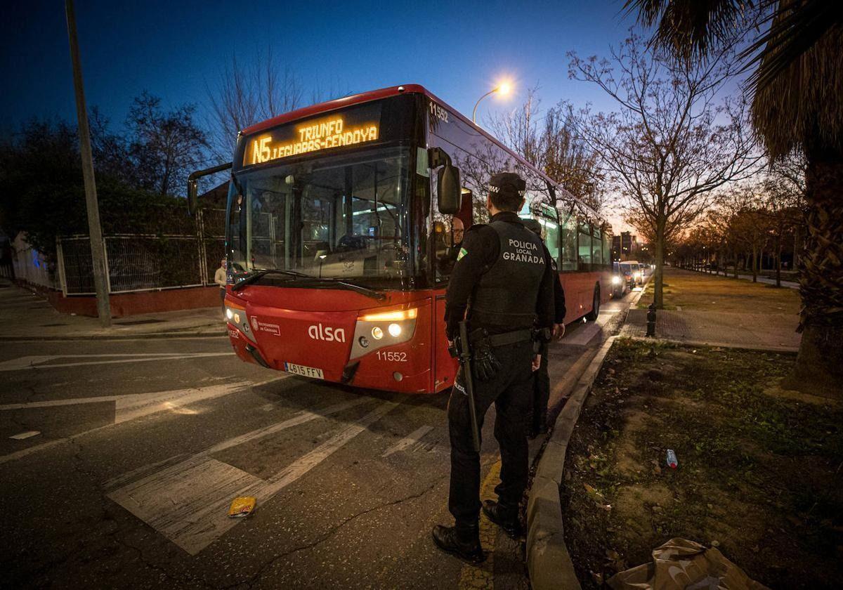 Un autobús de la línea N5, que recorre el Distrito Norte.