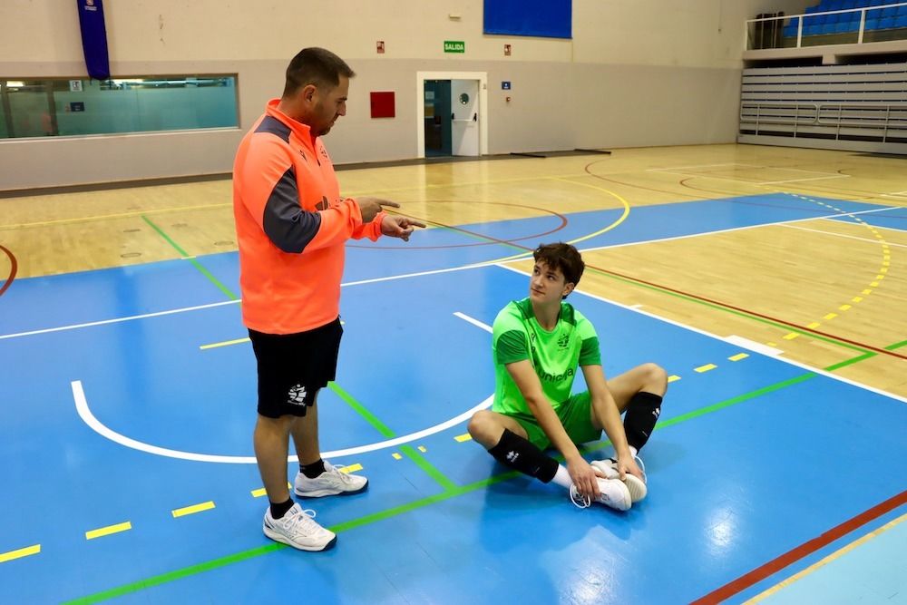 José Antonio Fernández dialoga con Andrés Filip.