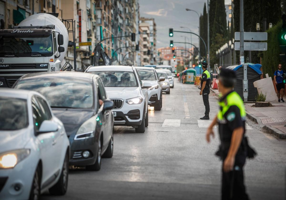 Agentes de la Policía Local de Granada de servicio.