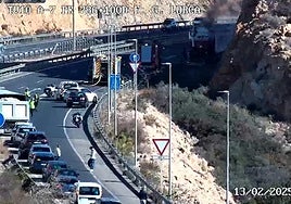 Actuación de los Bomberos de Almería en la A-7.