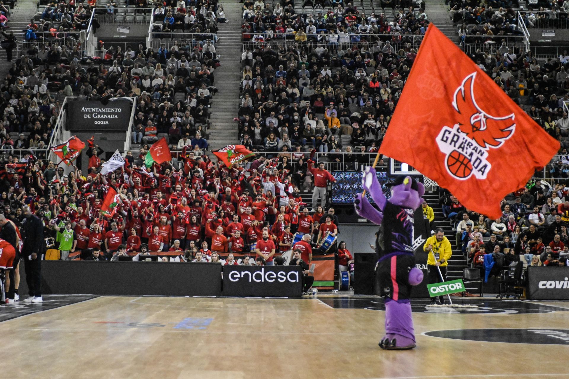 Los peñistas del Covirán resultaron claves en el triunfo sobre Girona, que da al Covirán un interesante 2-0 en caso de empate final.