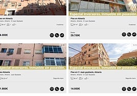 Algunos de los anuncios de venta de viviendas en el edificio de El Patio.