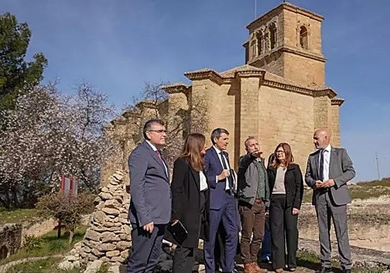 El delegado del Gobierno en Andalucía, Pedro Fernández, ha visitado los municipios de Montefrío e Íllora este jueves