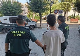 Detención de un joven en Martos acusado de asaltar a una persona con discapacidad visual.