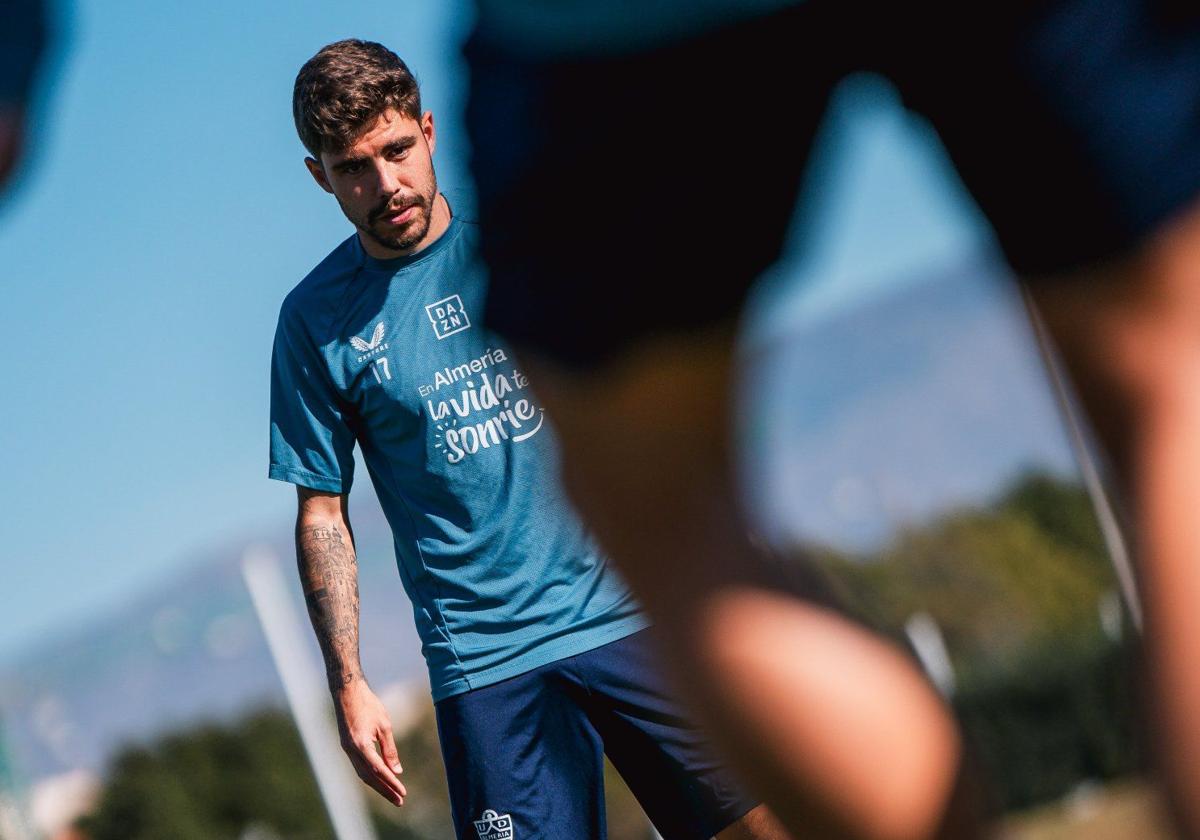 Pozo durante un entrenamiento del Almería