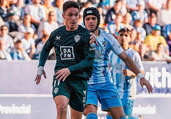 Arribas jugando contra el Málaga