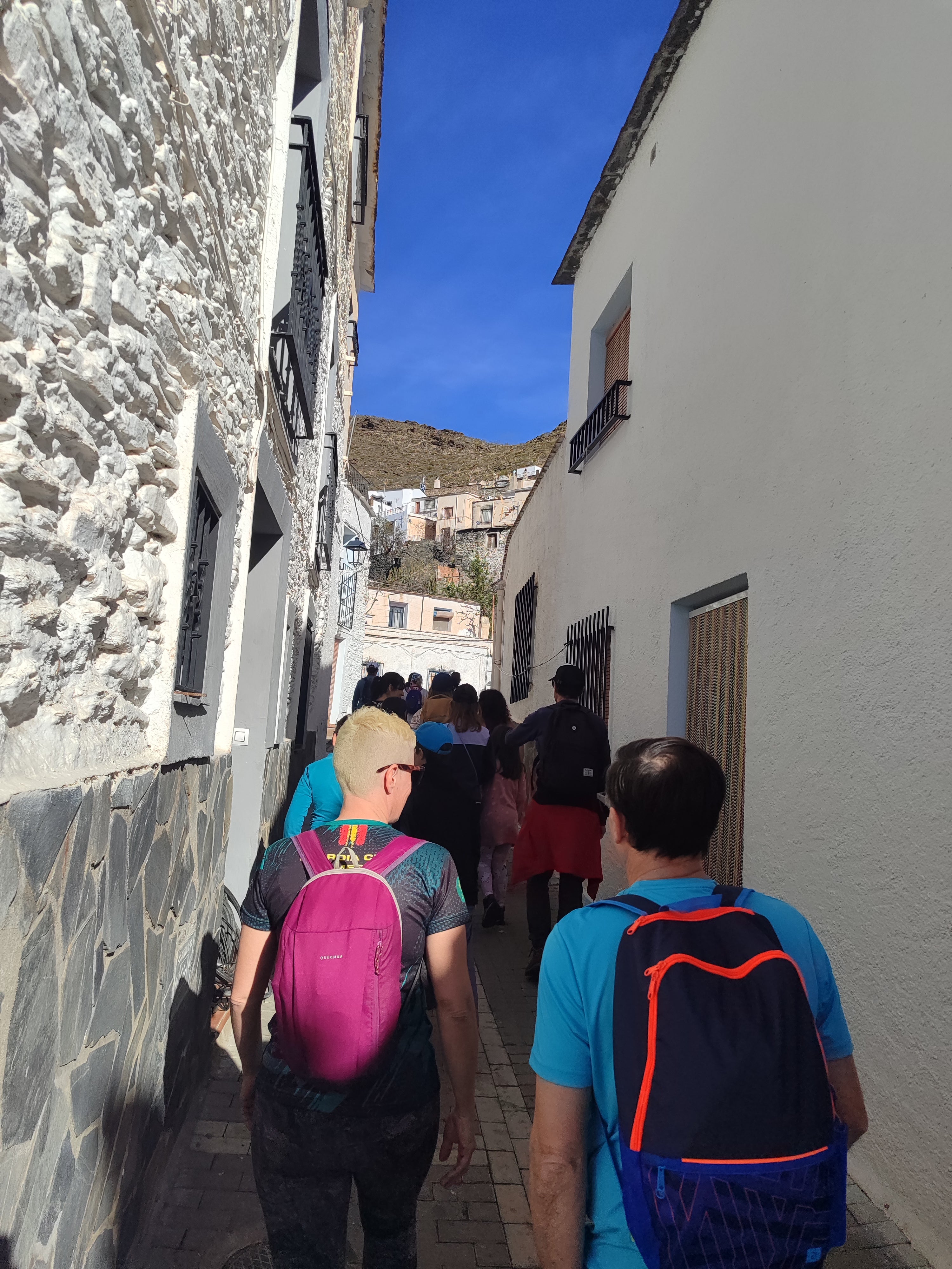 Velefique disfruta en familia de la ruta de almendros en flor