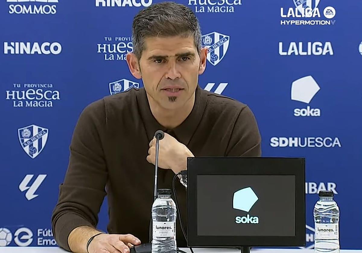 El entrenador del Huesca, Antonio Hidalgo, comparece en sala de prensa.