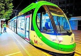 Una de las últimas unidades introducidas en la red de metro de Granada.