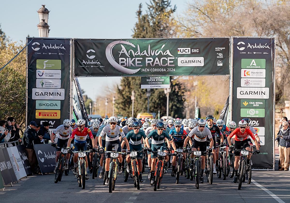 Corredores de la edición pasada de Andalucía Bike Race by Garmin.