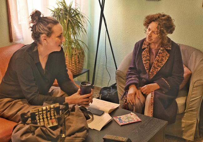 Salama da instruccioens, en el set de rodaje.