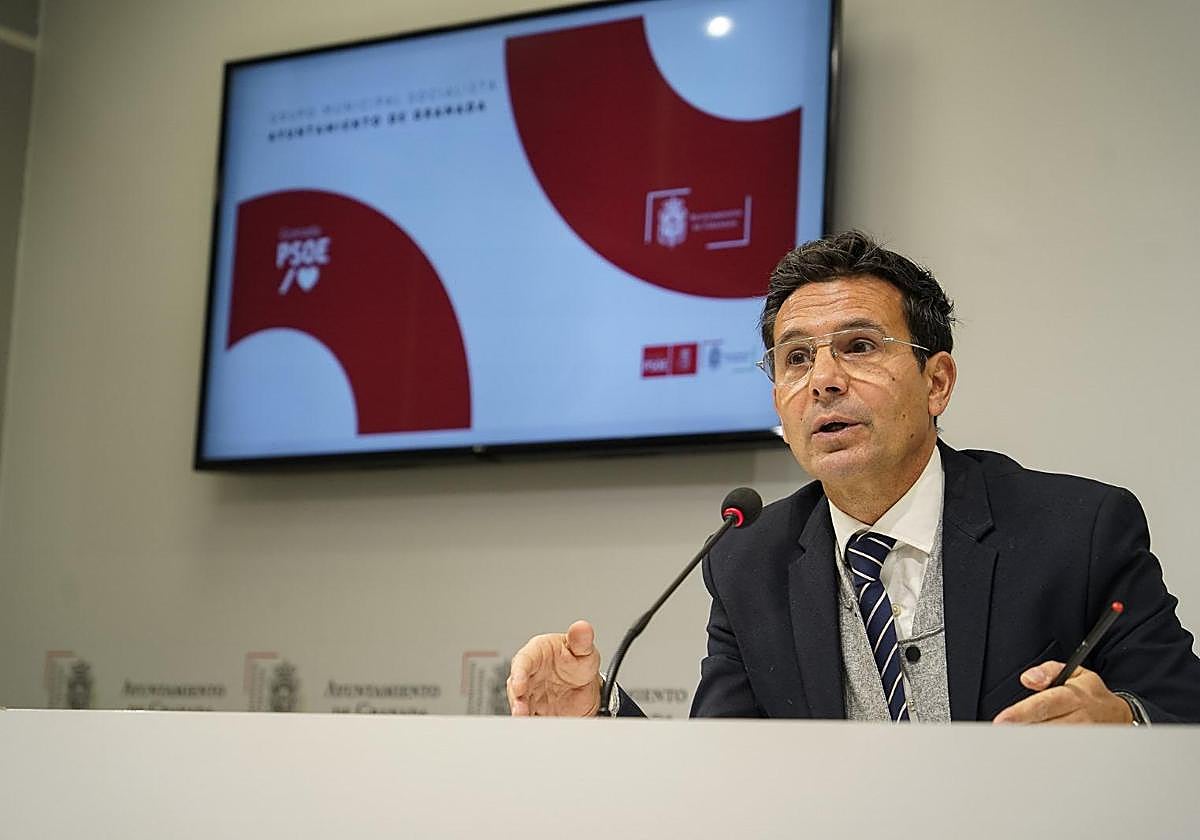 El portavoz del PSOE en el Ayuntamiento de Granada, Paco Cuenca.