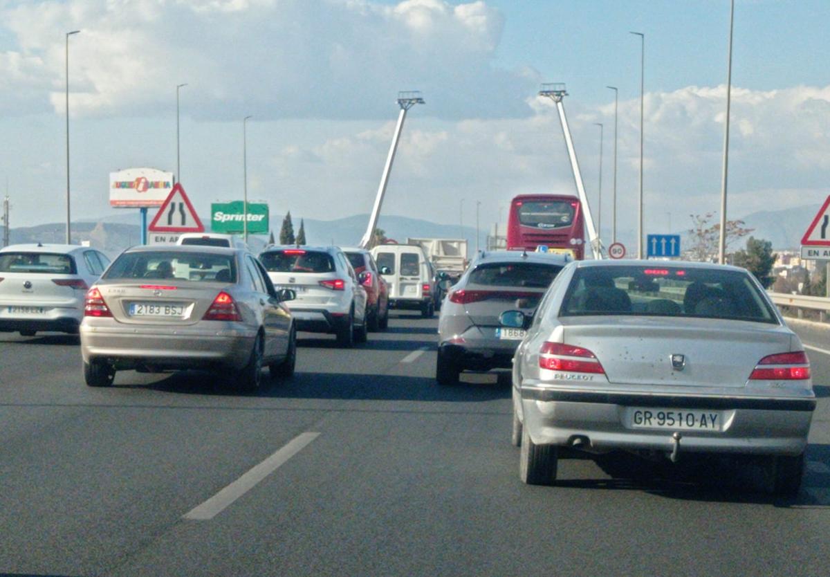 Un accidente en la Circunvalación de Granada genera atascos kilométricos