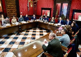 La mesa técnica que está definiendo la integración del AVE, en su tercera reunión, este jueves en Granada.