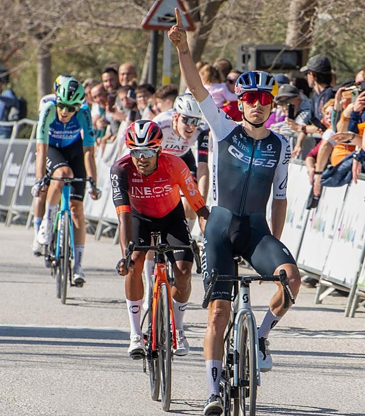 Pidcock gana la segunda etapa y Sivakov es el nuevo líder de la general.