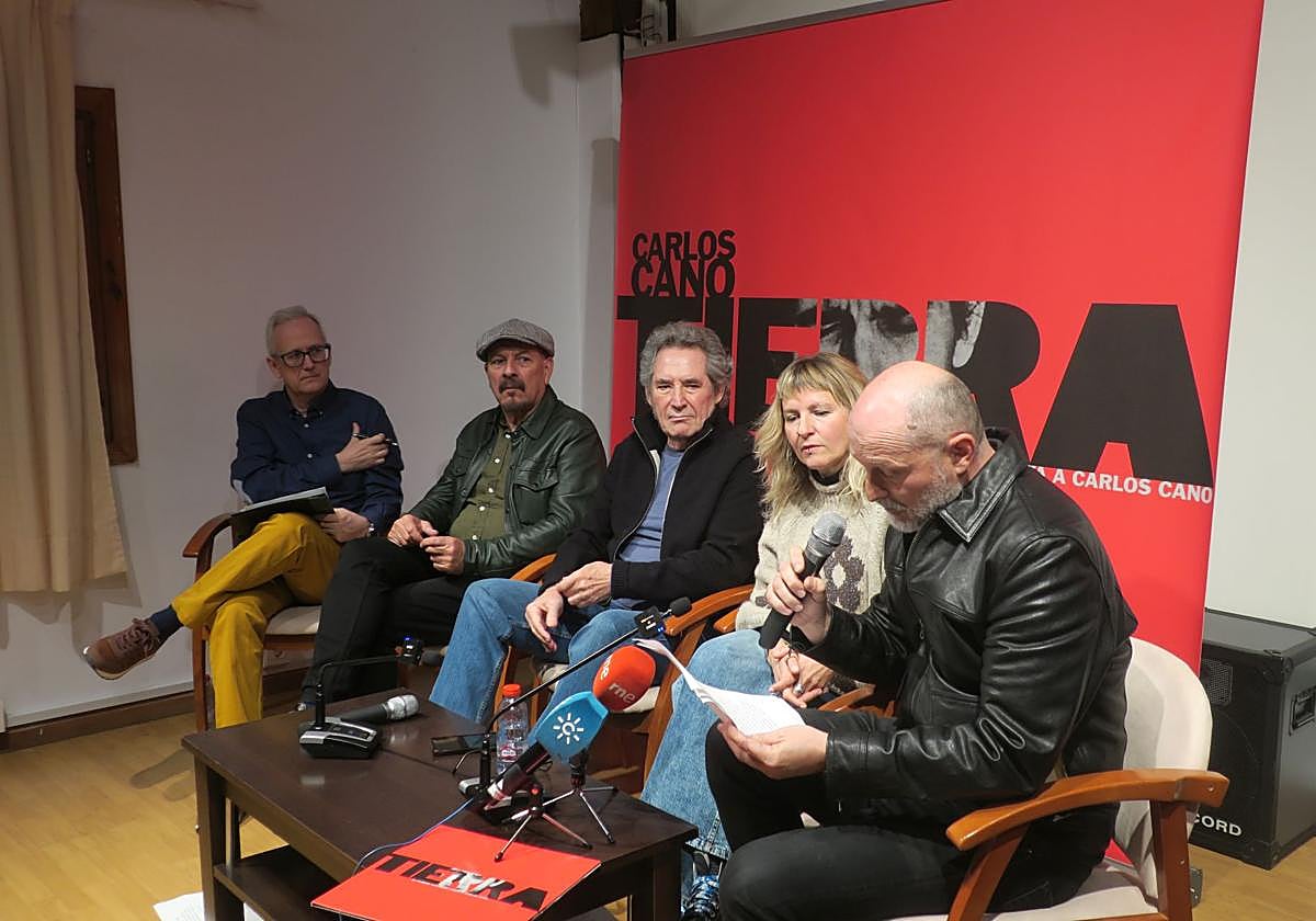 Un momento del acto de presentación del disco de El Hombre Garabato.