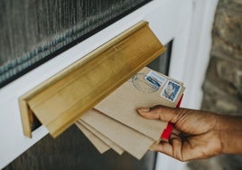 El vasio por la estafa que llega al buzó en forma de carta naranja.