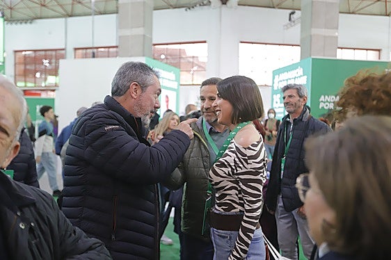 Juan Espadas conversa con miembros socialistas en Fermasa.