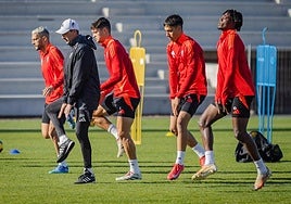 El recreativista Pere Haro, en el centro, durante un entrenamiento esta semana.