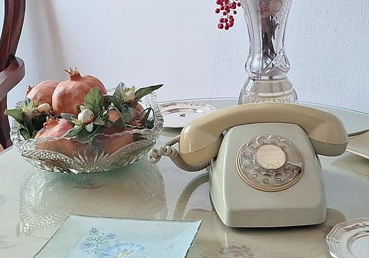 El último teléfono fijo de Granada