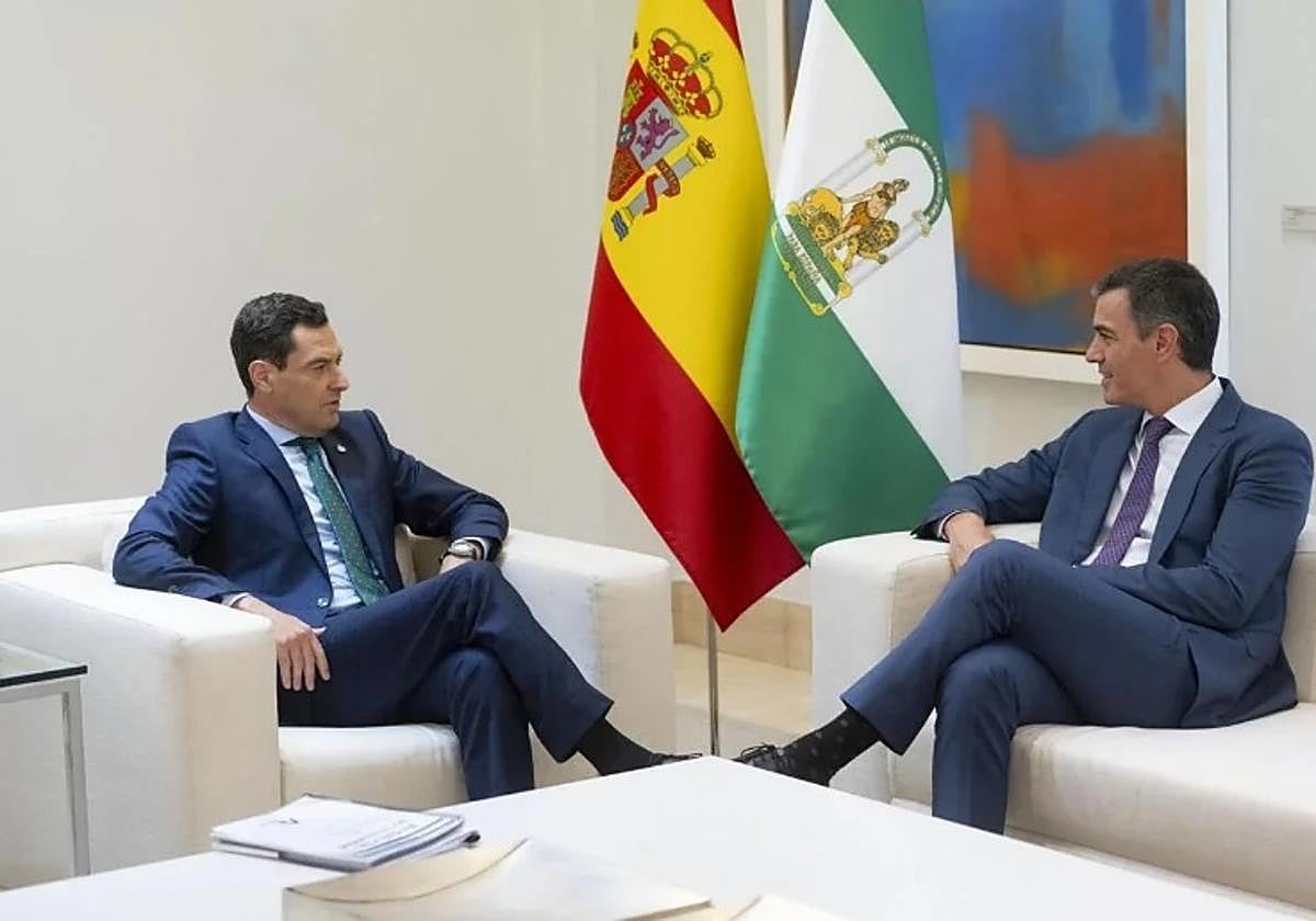 Juanma Moreno y Pedro Sánchez, en el último encuentro que mantuvieron el pasado octubre en La Moncloa