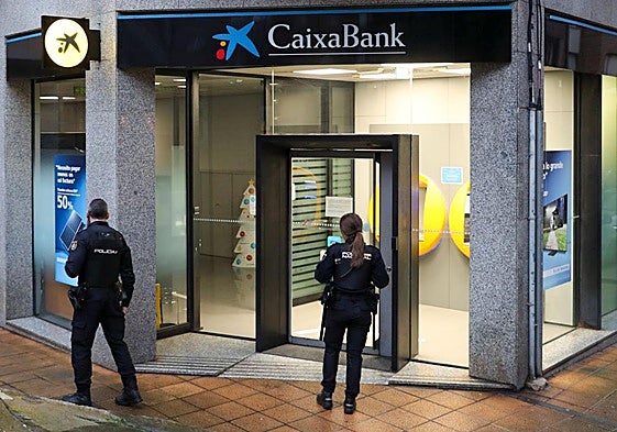 El aviso de la policía a los clientes de CaixaBank por una estafa.