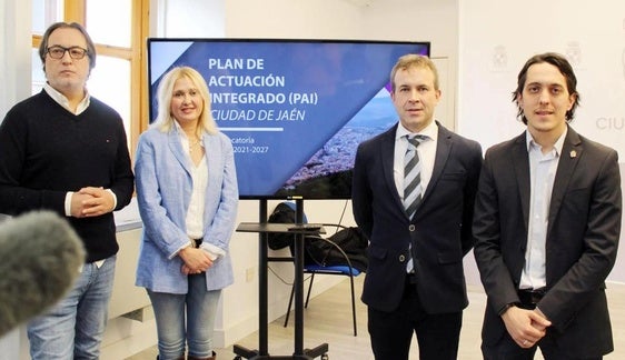 José Manuel Higueras, María Espejo, Julio Millán y Luis García en la presentación de los fondos.