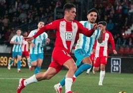 Arribas durante una jugada contra el Málaga