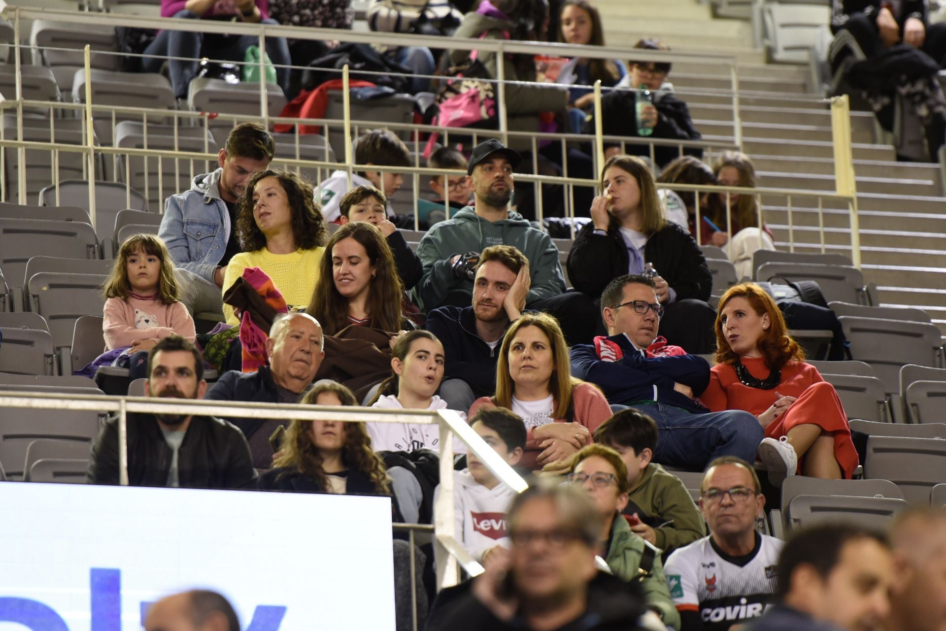 Encuéntrate en la grada del Palacio de Deportes en el Covirán-Murcia