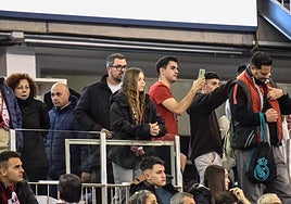 Encuéntrate en la grada del Palacio de Deportes en el Covirán-Murcia