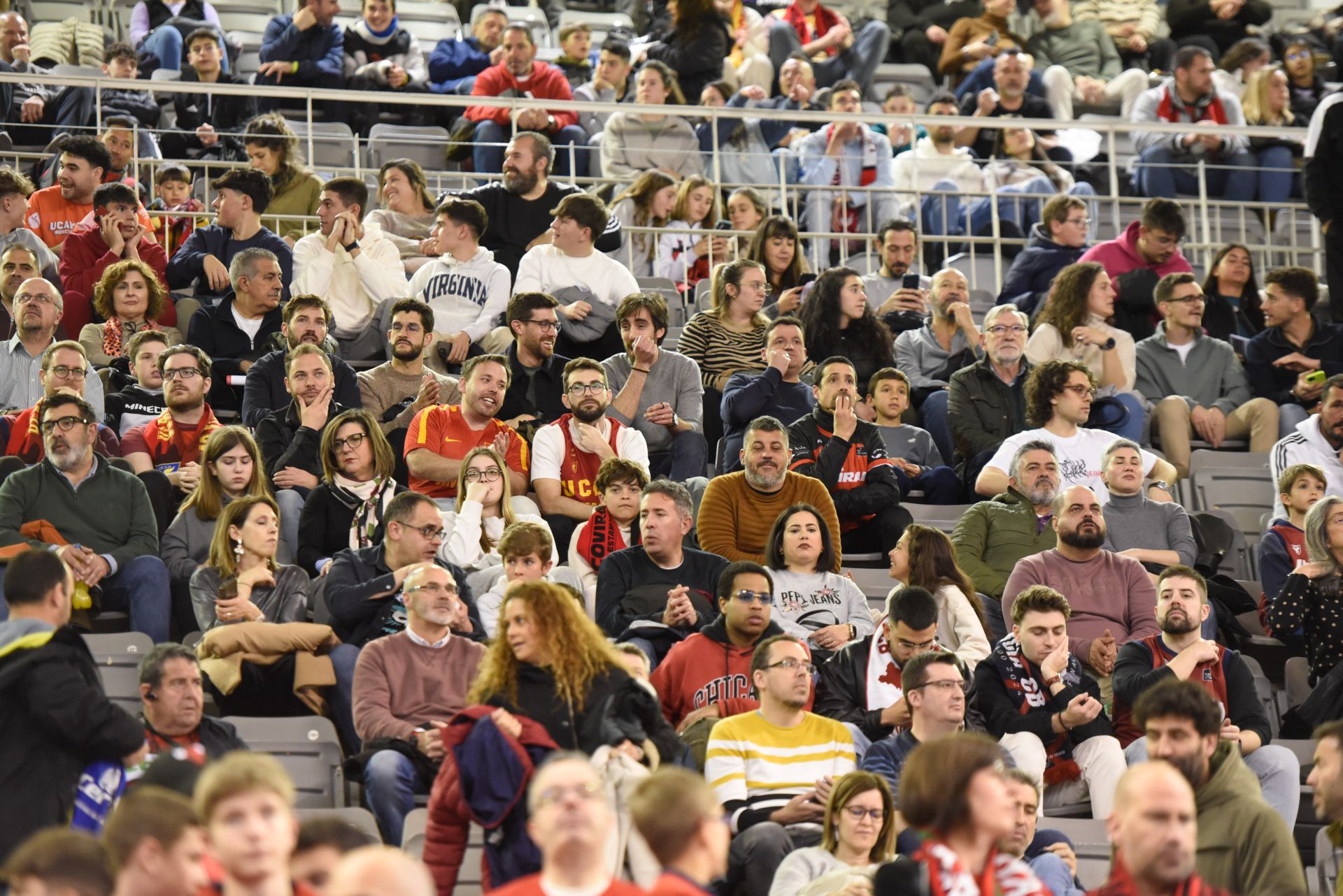Encuéntrate en la grada del Palacio de Deportes en el Covirán-Murcia