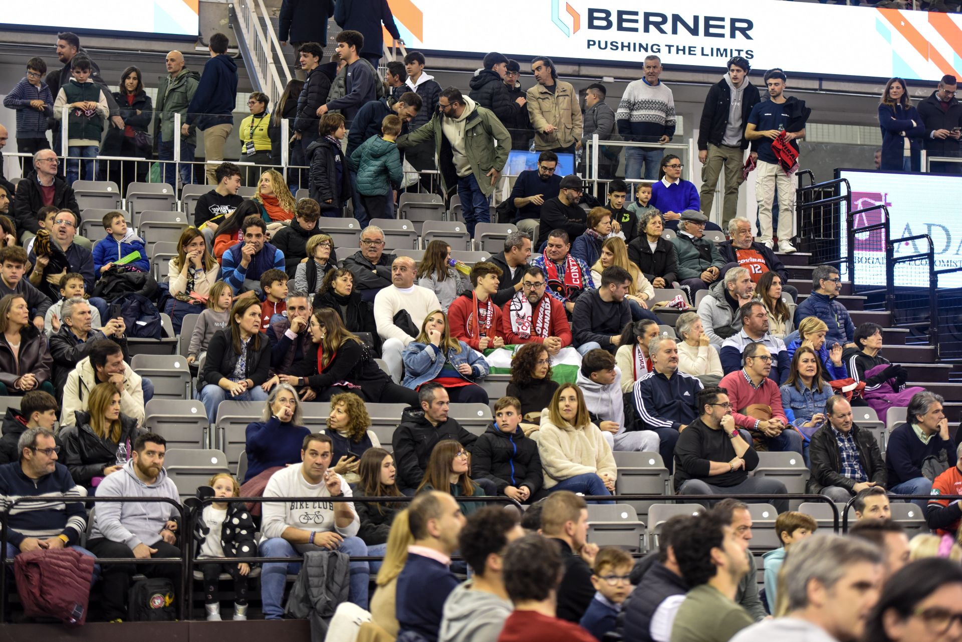 Encuéntrate en la grada del Palacio de Deportes en el Covirán-Murcia