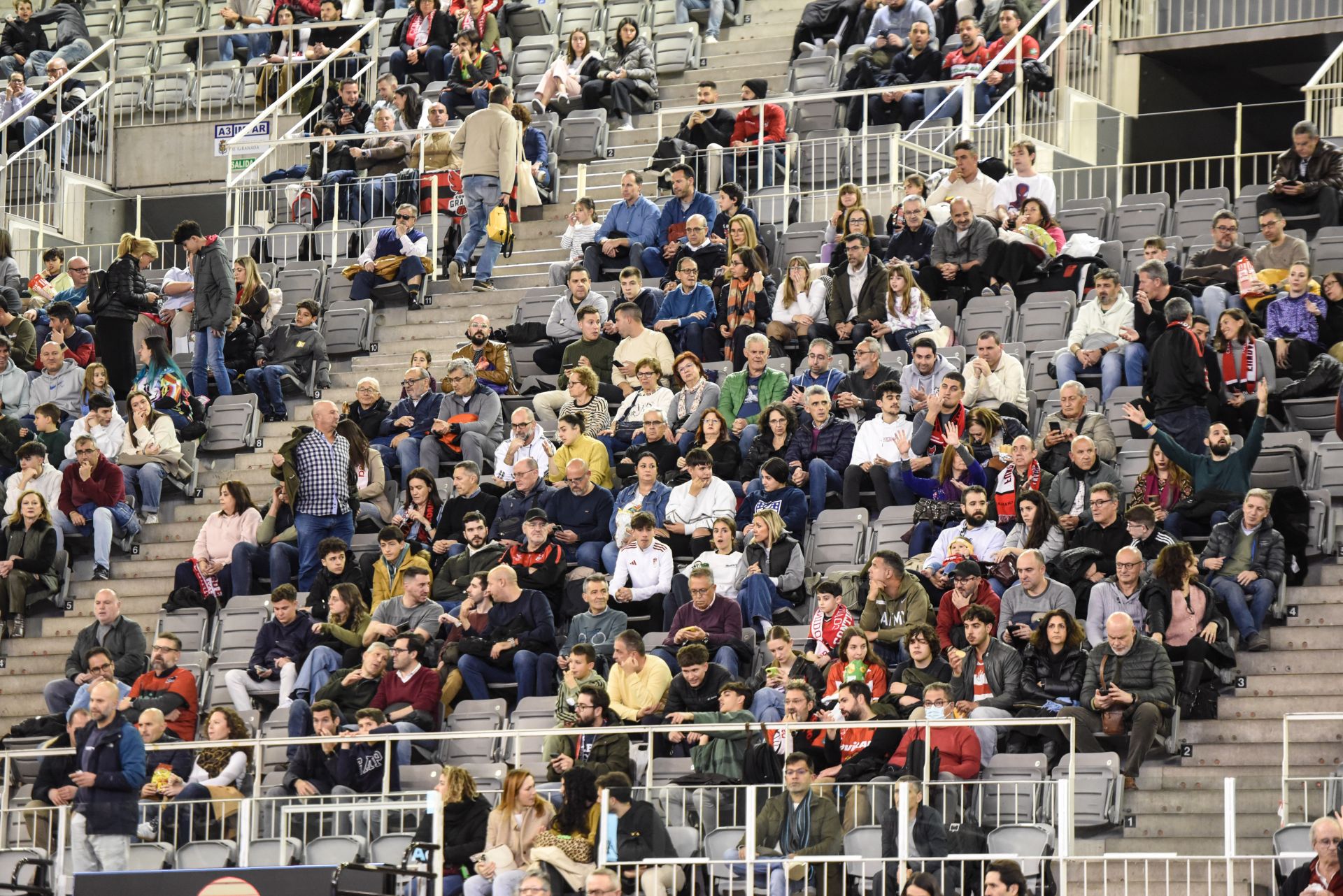 Encuéntrate en la grada del Palacio de Deportes en el Covirán-Murcia