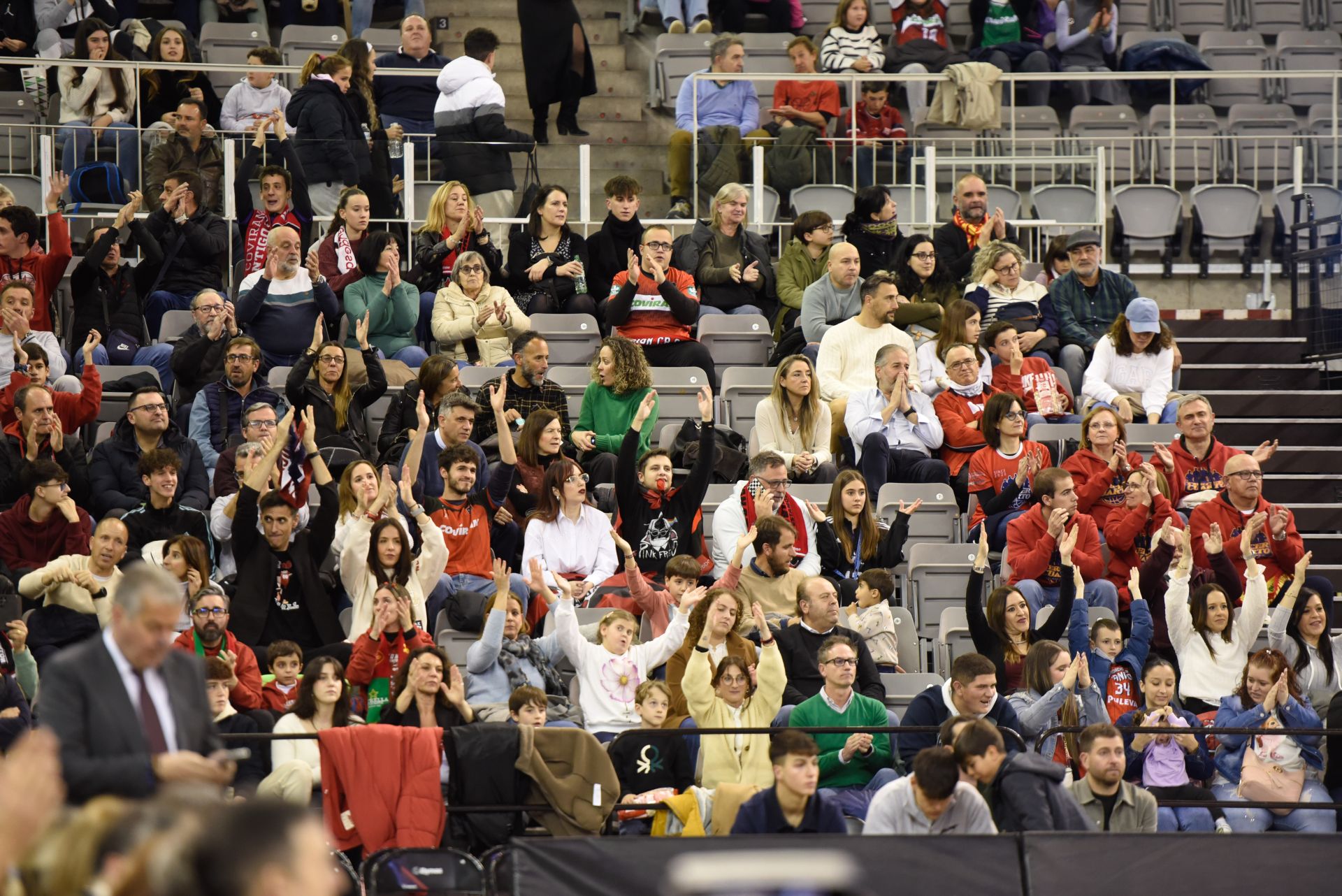 Encuéntrate en la grada del Palacio de Deportes en el Covirán-Murcia