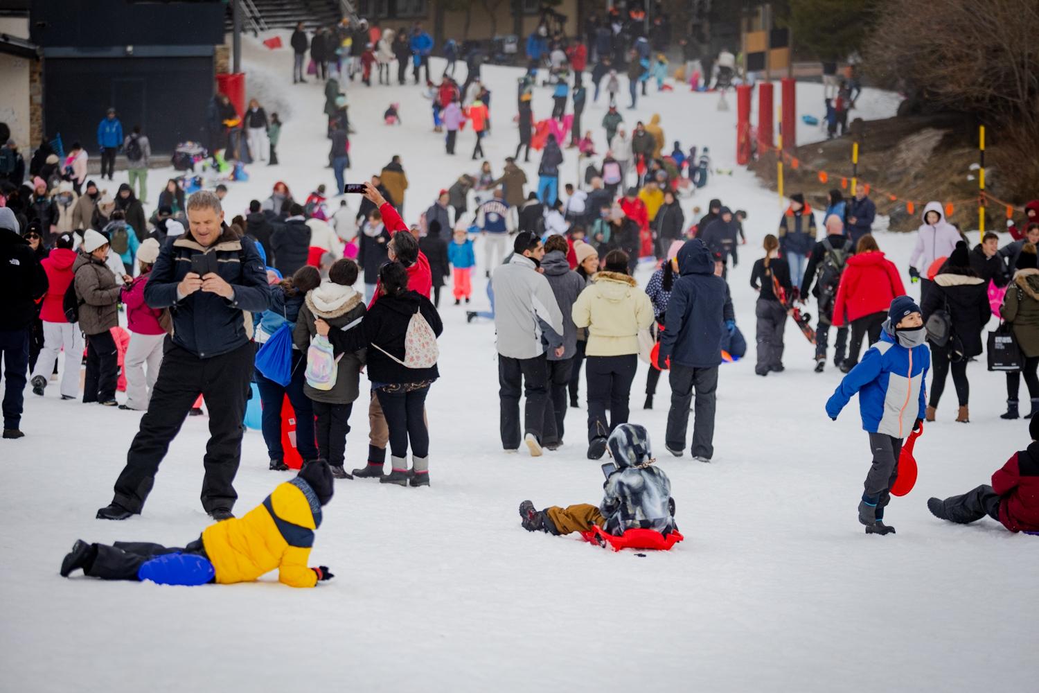 Las imágenes de Sierra Nevada plagada de trineos por el puente